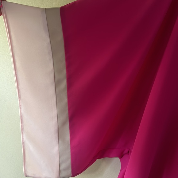 NWT WHBM lightweight v-neck tunic with wide sleeves and 3color block sleeves - Picture 2 of 4